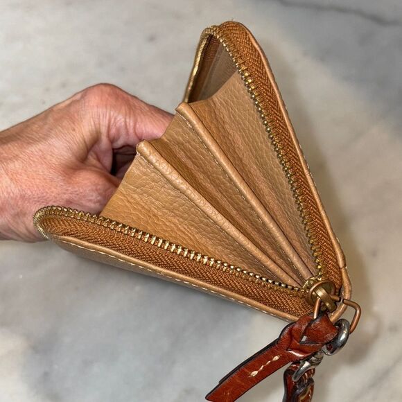 Dooney & Bourke Wallet Wristlet Pebbled Leather Full Zip Continental tan Wallet - Picture 14 of 16